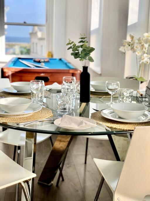 Royal Harbour Retreat Sea Views & Pool Table Appartamento Ramsgate Esterno foto