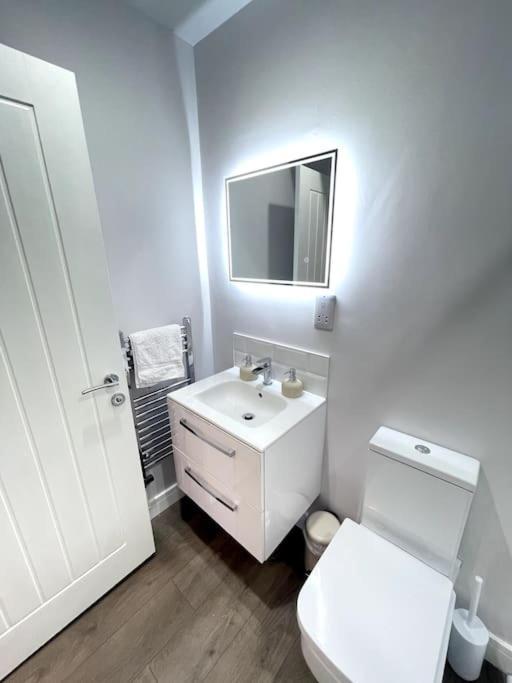 Royal Harbour Retreat Sea Views & Pool Table Appartamento Ramsgate Esterno foto