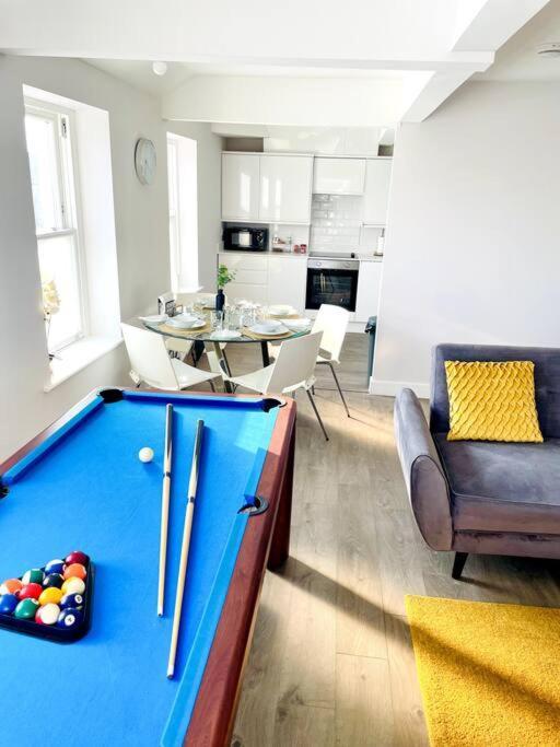 Royal Harbour Retreat Sea Views & Pool Table Appartamento Ramsgate Esterno foto