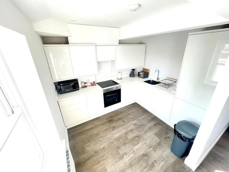 Royal Harbour Retreat Sea Views & Pool Table Appartamento Ramsgate Esterno foto