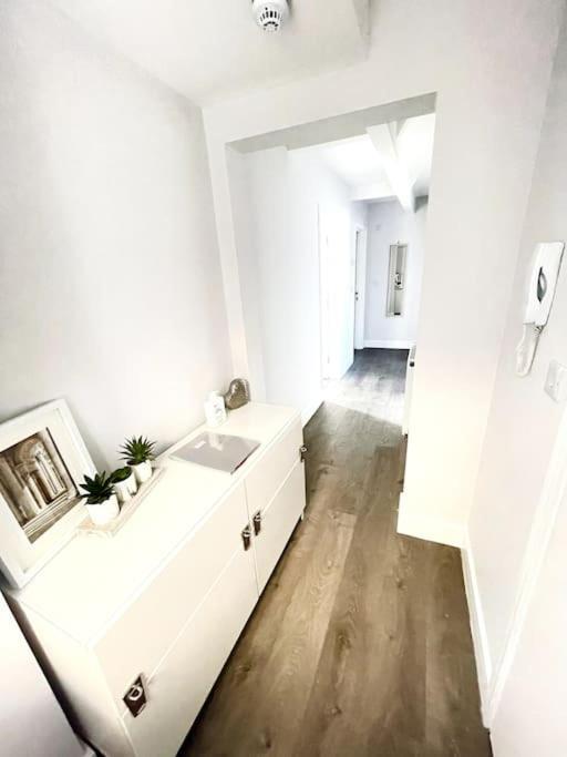 Royal Harbour Retreat Sea Views & Pool Table Appartamento Ramsgate Esterno foto