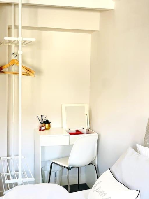Royal Harbour Retreat Sea Views & Pool Table Appartamento Ramsgate Esterno foto
